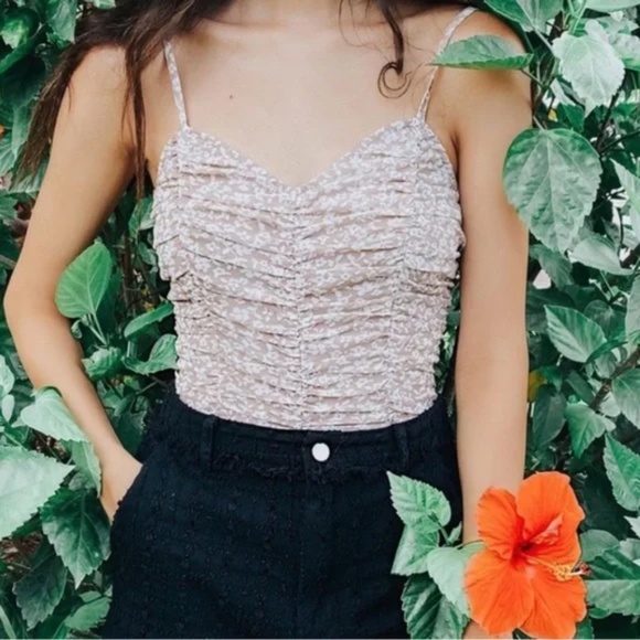 Sleeveless Ruching bodysuit. - Picture 4 of 6